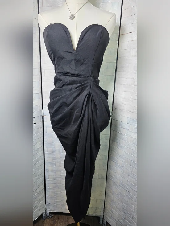 PrettyLittleThing Strapless Black Sweetheart Draped Evening Dress - Picture 5 of 10